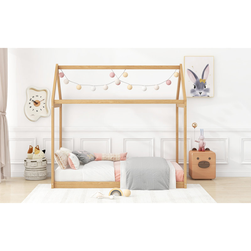 Lit simple en bois