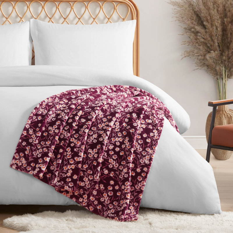 Jessica Simpson Plush Throw Blanket, Pink