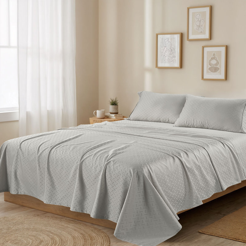 300 Thread Count 100% Cotton Jacquard Sheet Set in Sateen Weave, California King Sheet Set with 2 Pillowcases