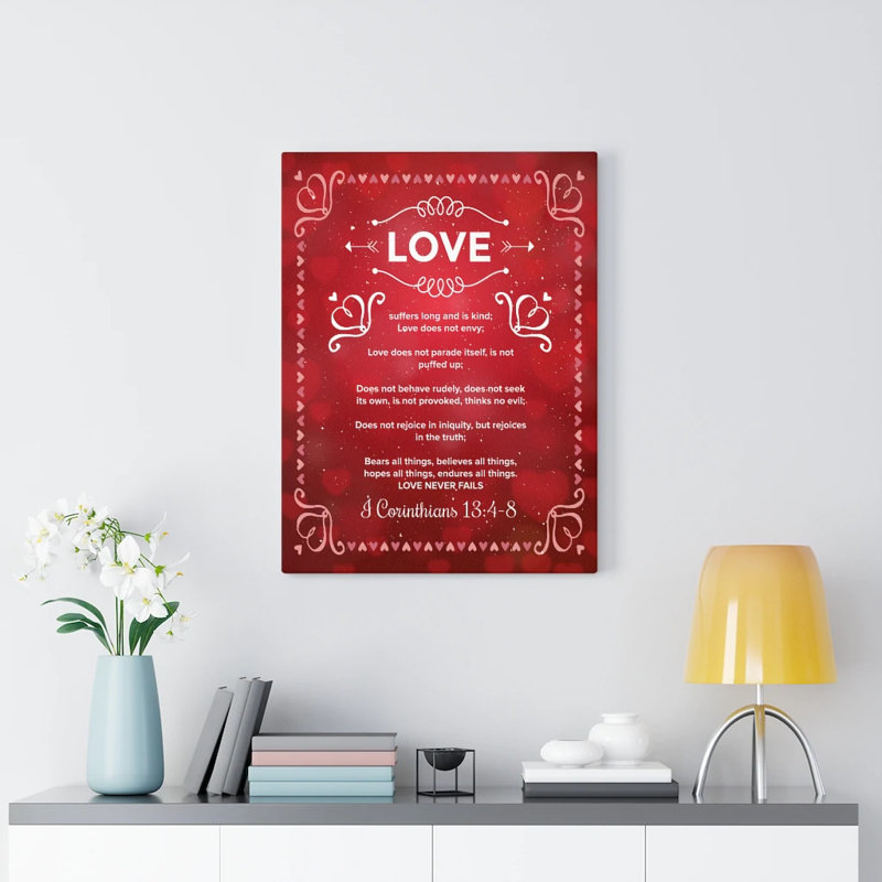 «Love Never Fails», art textuel sur toile tendue, H 24 po x l 18 po x P 1,25 po