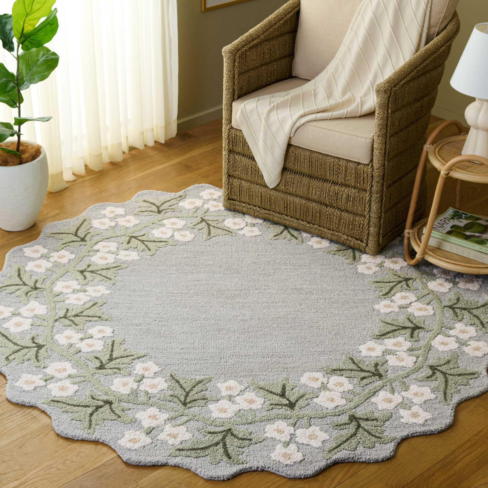 Hand-Tufted Wool Floral Rug, Round 6'