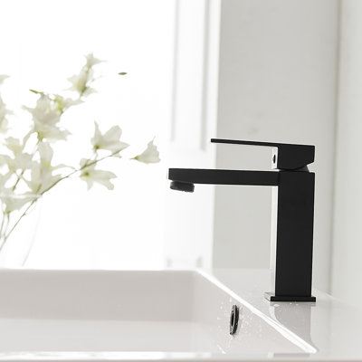 Single-Hole Single-handle Bathroom Faucet with Drain Assembly