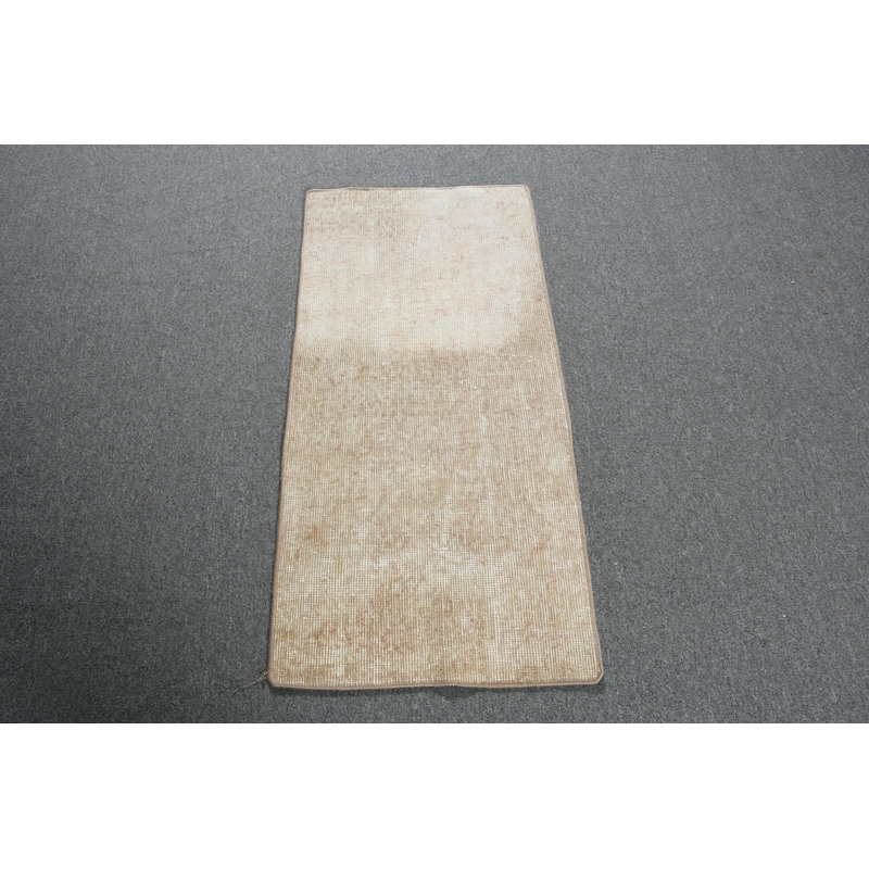 Tapis turc rétro fabriqué à la main dans des tons terreux pour une ambiance de salon rustique et accueillante