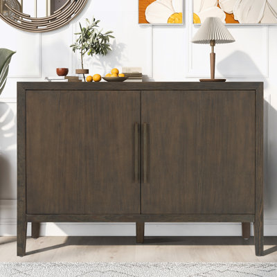 Armoire de rangement minimaliste en bois avec poignées en métal