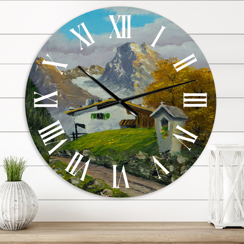 Horloge murale de style campagnard près du chemin menant à une maison, Petit