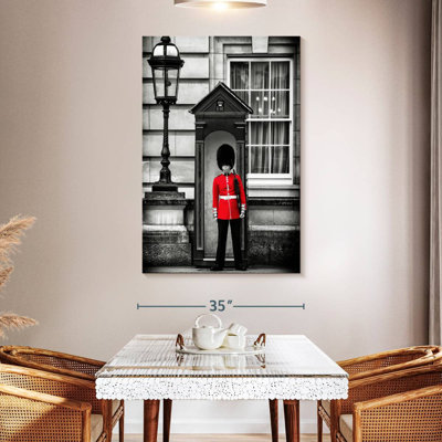 Aime Buckingham Palace Guard London