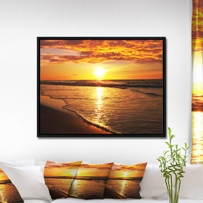 «Bright Yellow Sunset over Waves», impression