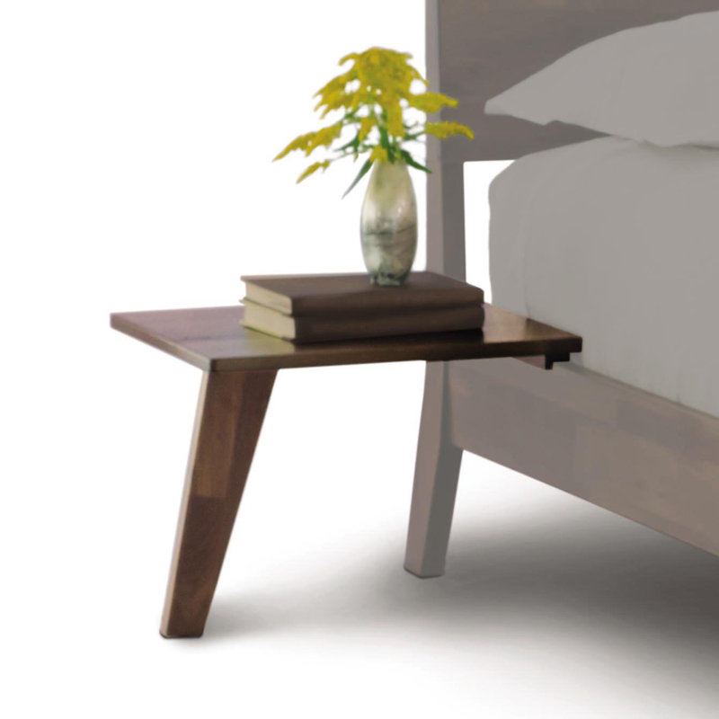 Table de chevet en bois massif Linn, Noyer naturel