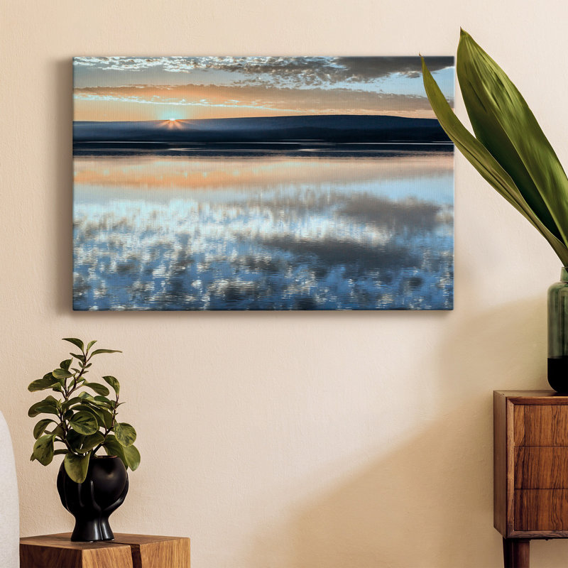 Serene Sunrise - Photographie sur toile tendue, H 48 po x l 32 po x P 1 po