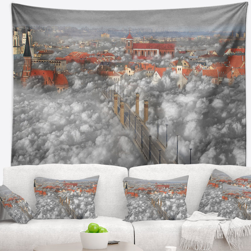 Résumé quand le nuage descend de la tapisserie, H 50 po x l 60 po