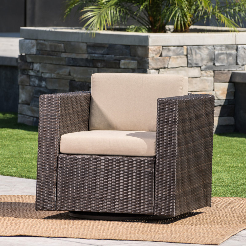 Chaise de patio pivotante avec housse brun foncé et beige, coussin de fer et installation rapide