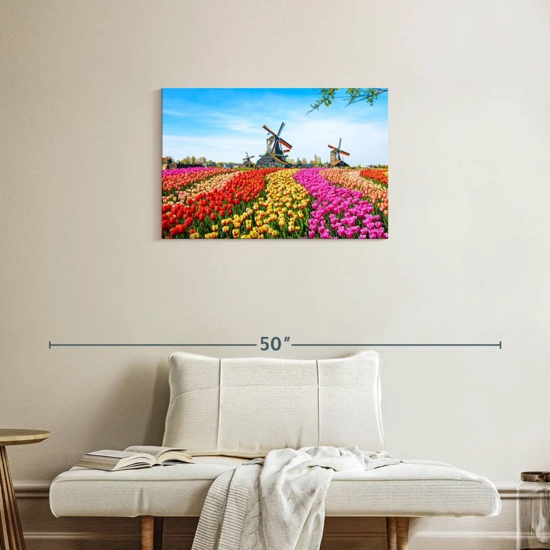 Harnek Windmills Beyond Tulips, H 20 po x l 30 po
