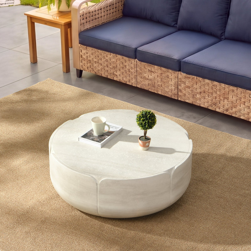 Table basse ronde de 90,5 cm (35,63 po) pour intérieur et extérieur, en oxyde de magnésium imperméable imitation bois, livrée sans assemblage, blanc cassé