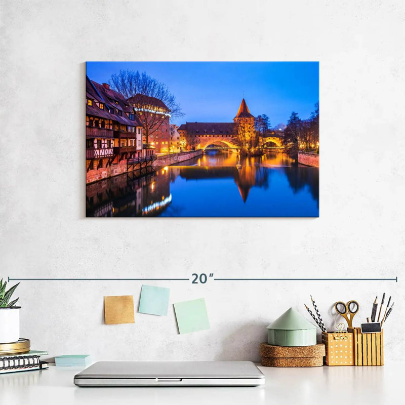 Harpa Nuremberg Glow, 8" H x 12" W
