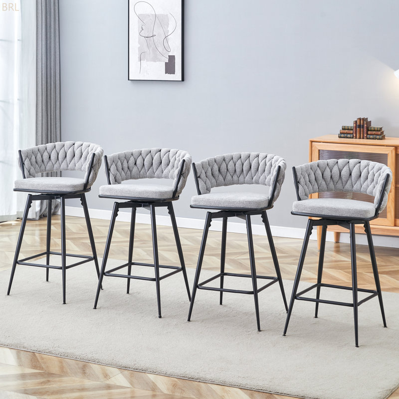 Ensemble de quatre tabourets de bar rotatifs avec coussins en coton et en lin respirants, avec un siège rétro et une structure en fer peint en aérosol noir. Convient aux restaurants et aux bars