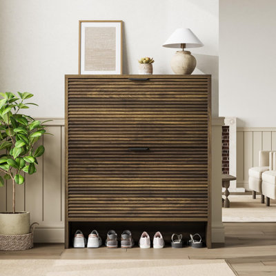 Armoire à chaussures pour le vestibule, armoire à chaussures cannelée avec 2 portes à tiroirs rabattables, grand range-chaussures dissimulé de 32 po de haut, organisateur de chaussures autoportant pour l'entrée, le couloir, le salon, le noyer