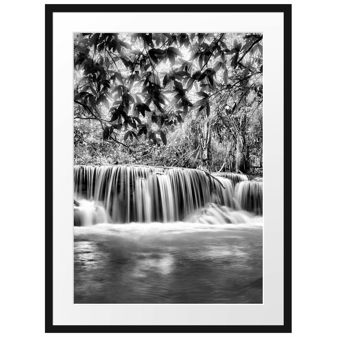 Gerahmtes Poster Kleiner Wasserfall im Dschungel