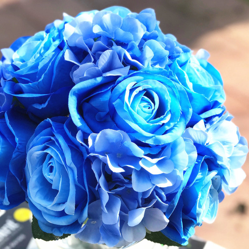 Agencement floral artificiel roses et hortensias, Bleu