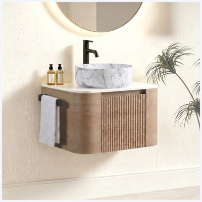 Meuble-lavabo 24 po en chêne miel avec lavabo, armoire murale avec porte-serviettes gratuit, lavabo en céramique blanc de Carrare, meuble-lavabo pré-assemblé