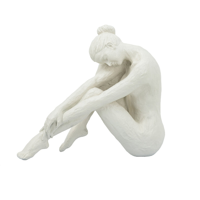 Figurine de femme assise en pierre et résine avec finition blanche lisse