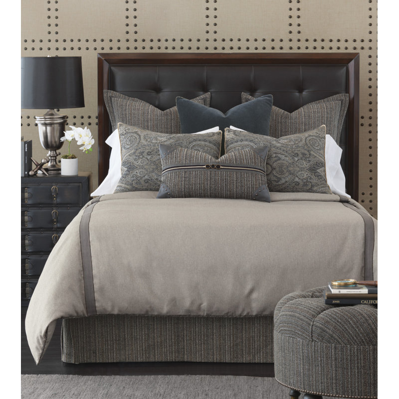 Reign Round Ottoman
