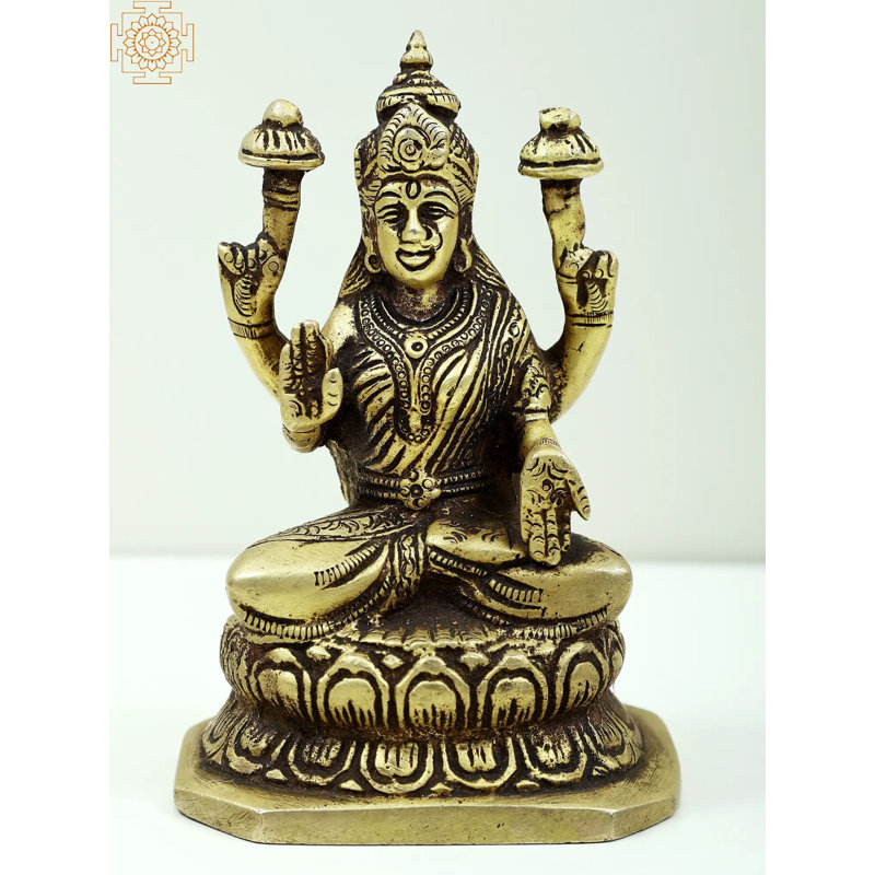 Déesse Lakshmi assise sur un piédestal