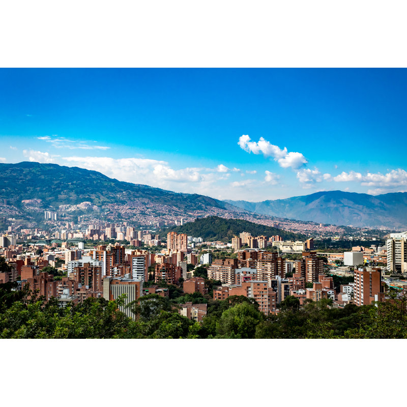 Medellin Landscape - Photographie sur toile tendue, H 8 po x l 12 po