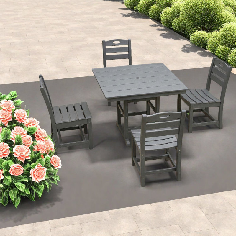 Ensemble de salle à manger d'extérieur 5 pièces en PEHD gris avec table carrée, 4 chaises et trou pour parasol