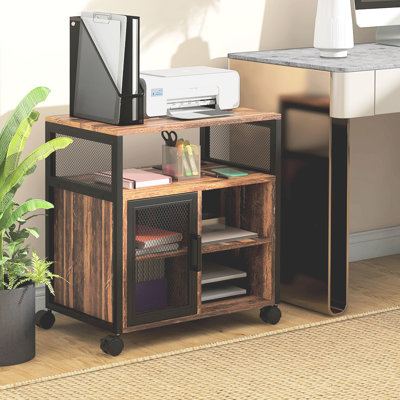 Bureau d'imprimante rustique brun avec ports d'alimentation. Organisez les fournitures de bureau. Mobile et réglable. Prise de support élégante pour espace de travail. Rangez soigneusement les articles essentiels. Déplacez les roues librement. Accessoire polyvalent