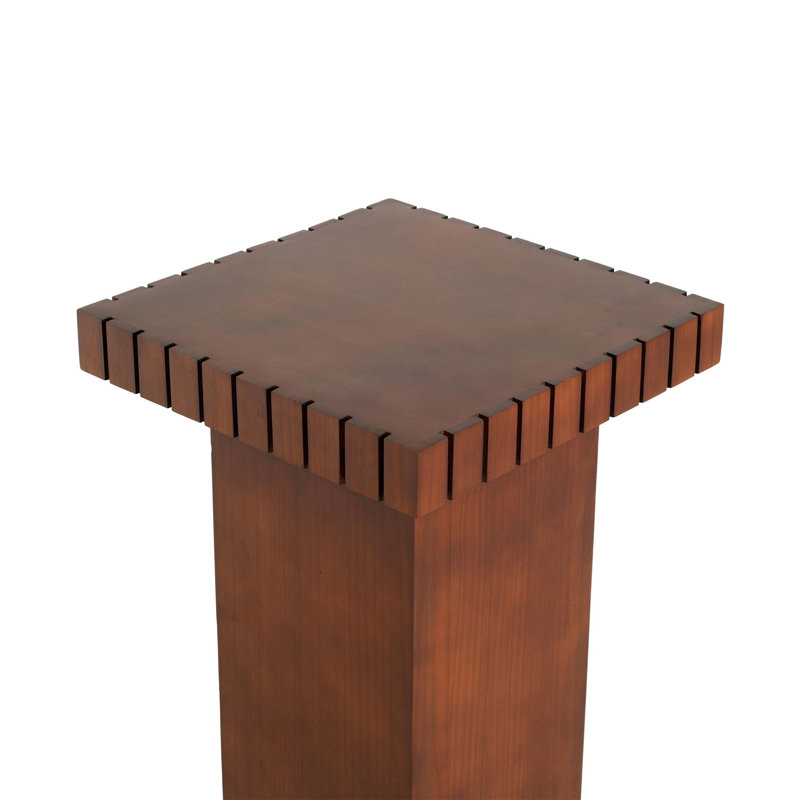 Table de bout carrée en bois de pin à finition noyer avec design à bords crantés pour les maisons minimalistes et nordiques modernes