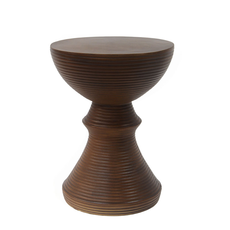 Table d'appoint d'extérieur en béton brun côtelé 16 po avec design de sablier résistant aux intempéries pour patio, jardin ou balcon