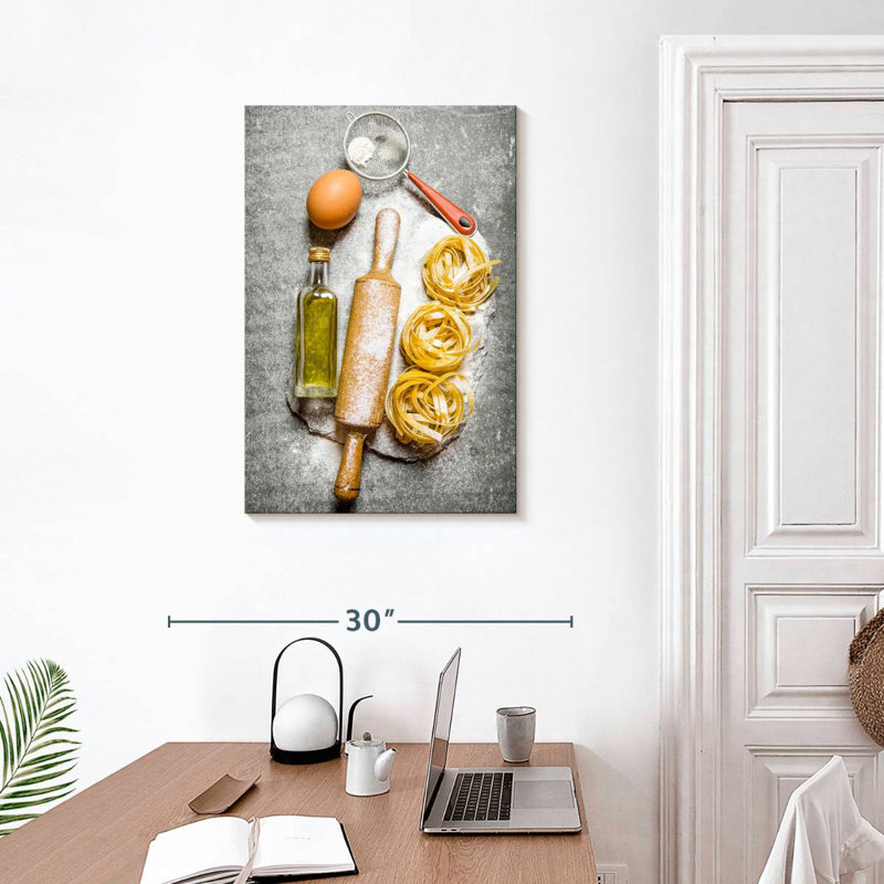 Senne Fresh Made Pasta, H 30 po x l 20 po