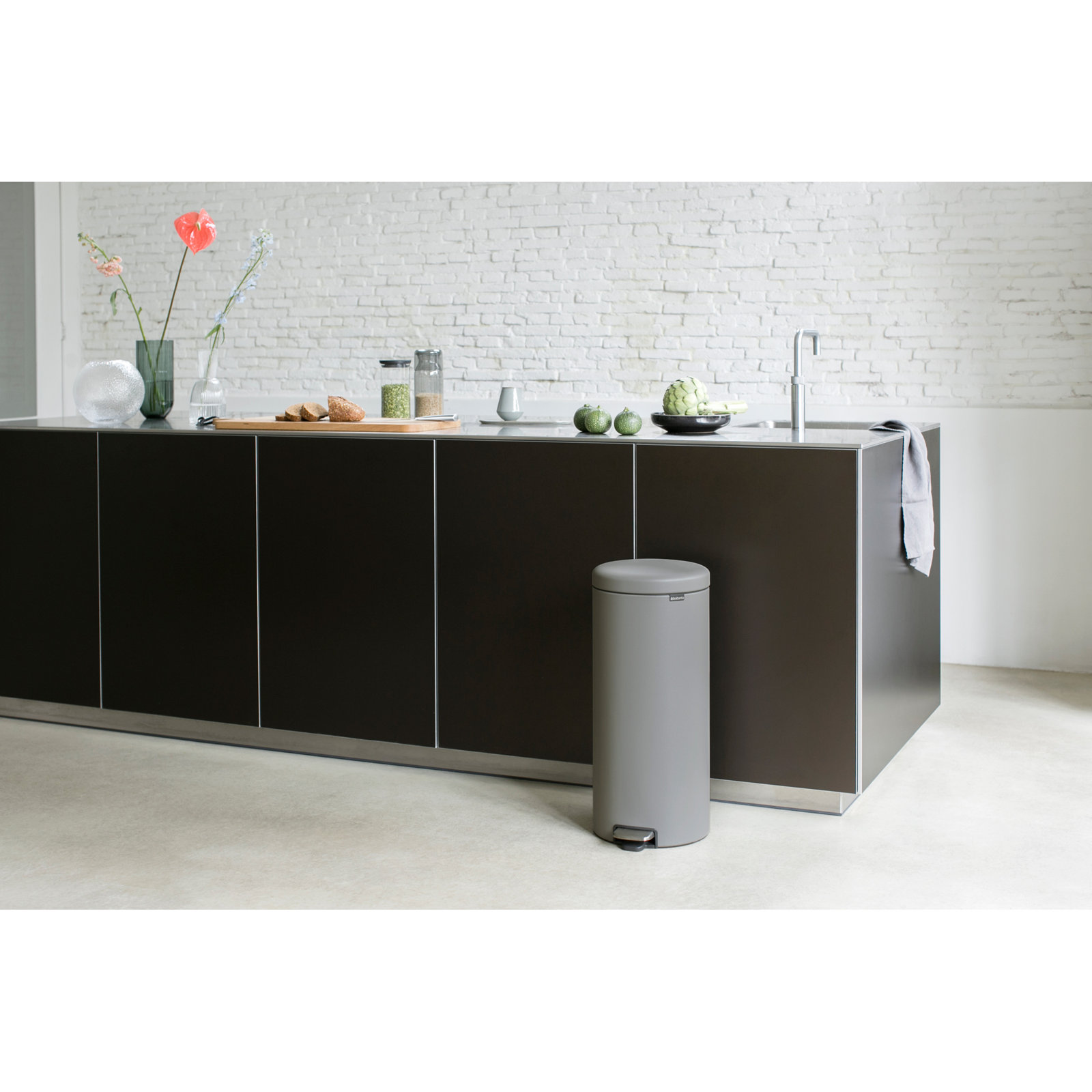 Brabantia NewIcon Step On Trash Can, 8 Gallon (30 Liter), Mineral Concrete Gray