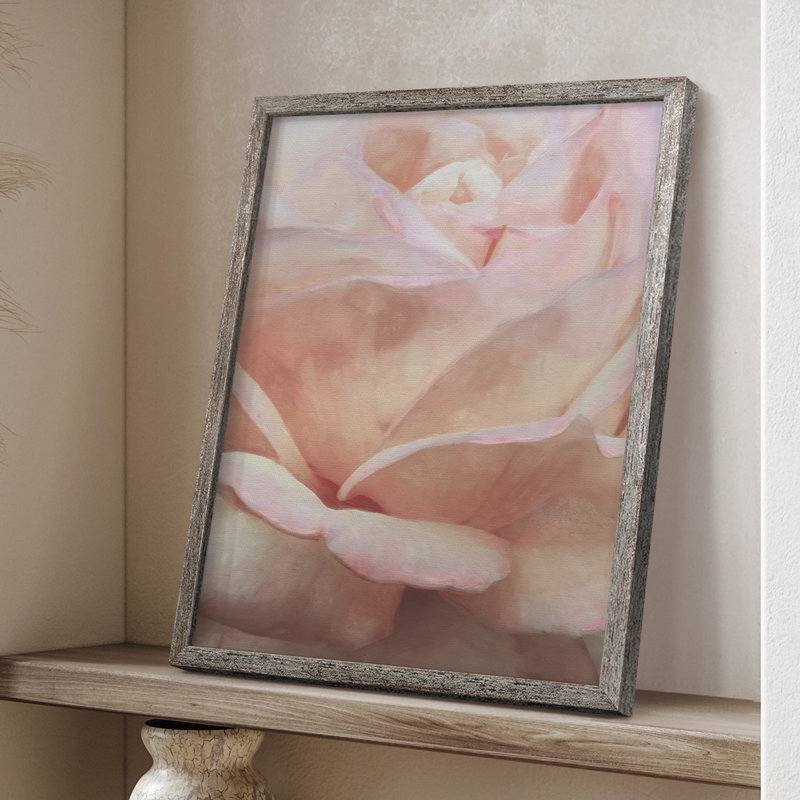 «Soft Flower Petals I», reproduction encadrée - bois massif, H 11 po x l 9 po