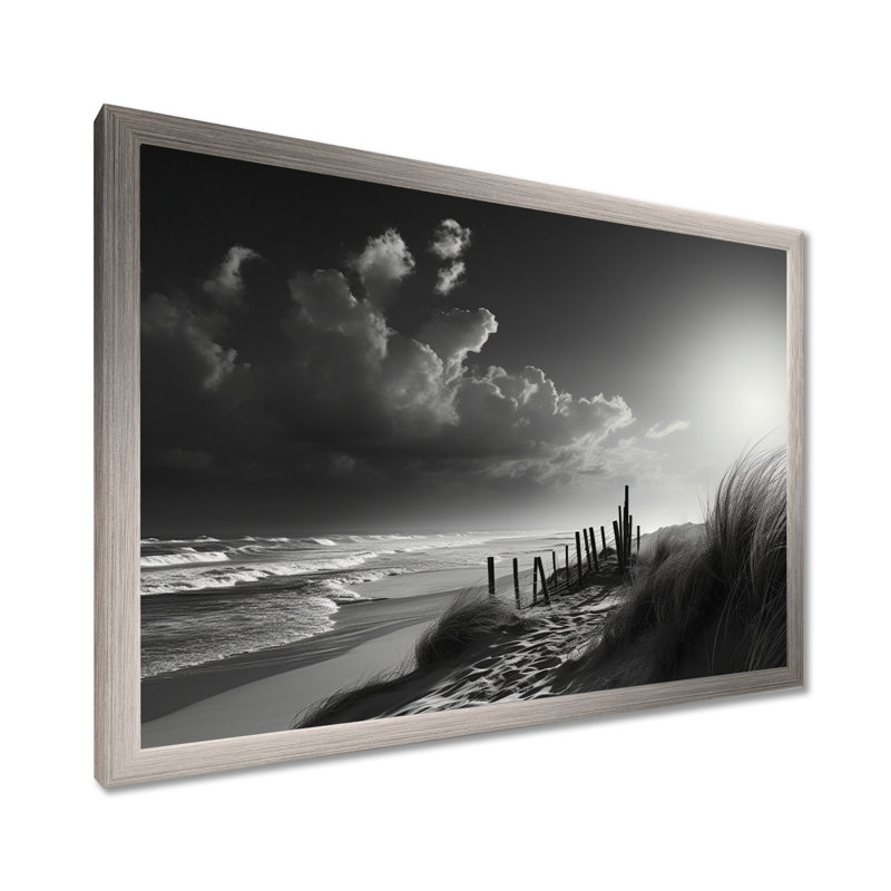 «Black and White Beach Scenery II - Coastal Beach», reproductions encadrées, Cadre argenté, H 34 po x l 44 po x P 1,5 po