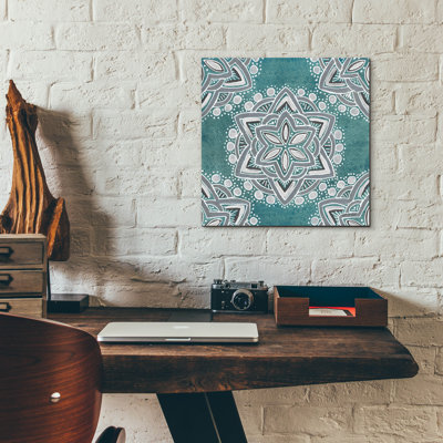 Art mural en verre Bungalow Rose «Star Mandala 1» par Yvette St. Amant, 12 po x 12 po
