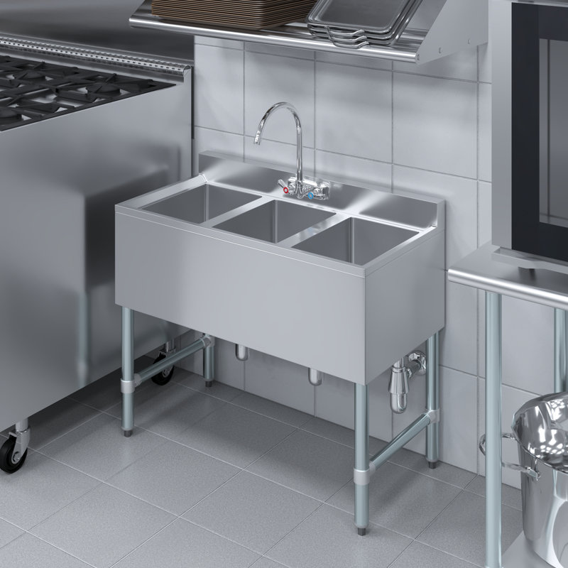 Évier sous le comptoir 38,5 po x 19 po à trois compartiments avec robinet