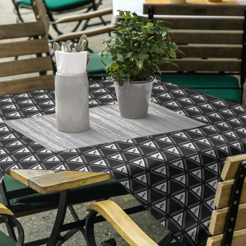 Nappe d’arbre minimaliste classique Barbra, Noir