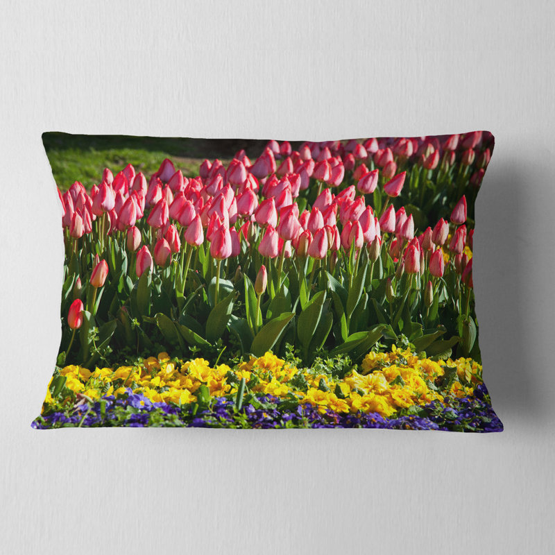 Coussin de tulipes avec fleurs
