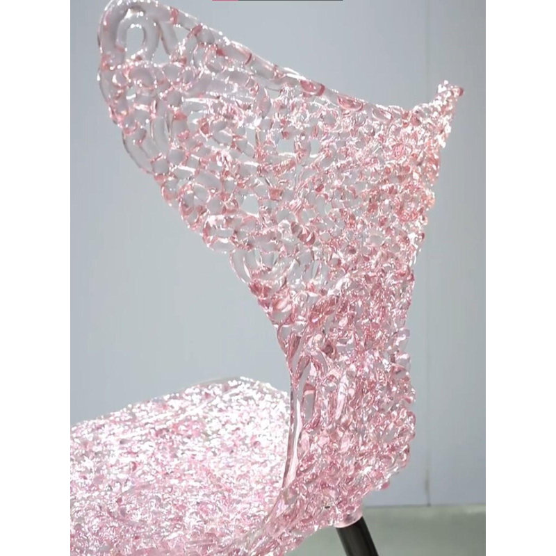 Innovative Chair – Fluid Design With Lighting Reflections And Bold Color Options