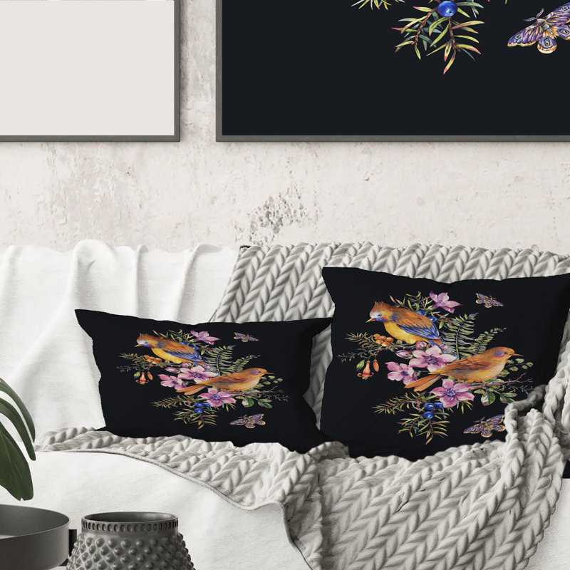 Coussin rectangulaire avec petit oiseau sur un bouquet coloré de fleurs sauvages II