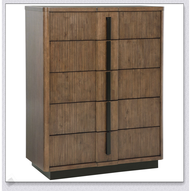 Commode à 5 tiroirs Moraga Ash Brown, solution de rangement spacieuse et élégante pour les chambres à coucher modernes et les espaces de vie