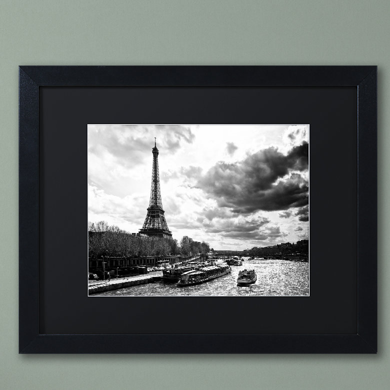 «Romantic Stroll in Paris» par Philippe Hugonnard, reproduction de photo sur toile encadrée, H 11 po x l 14 po x P 0,5 po