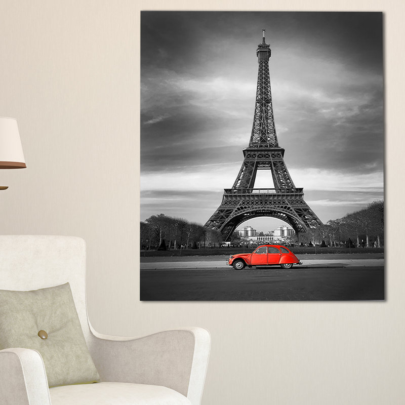 «Eiffel and Old Red Car», photographie, H 20 po x l 12 po x P 1po, Toile tendue avec châssis