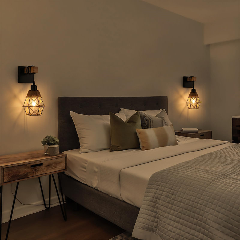 Cruce Armed Sconce