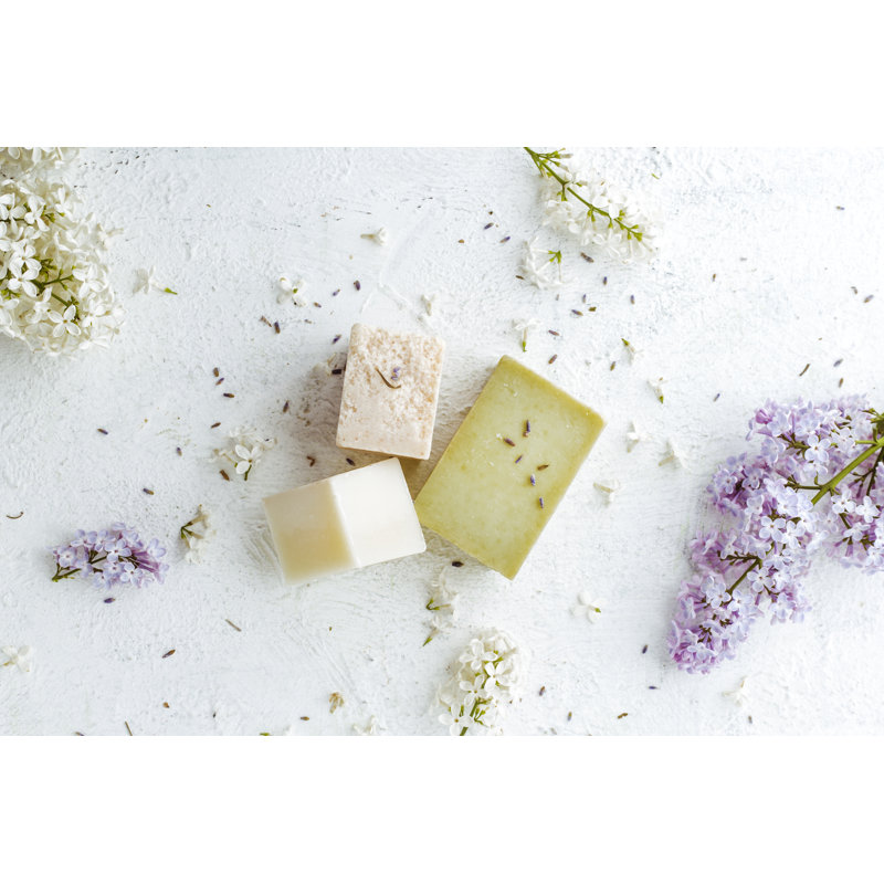 Savon naturel Tikon avec fleurs, H 8 po x l 12 po