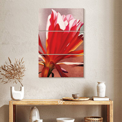 Harnek Red Flower