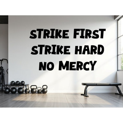 Strike First Strike Hard No Mercy Gym Wall Decal Fitness Karate Cobra Kai Motivation Decor Workout Art Vinyle Gym Autocollants muraux 785RS