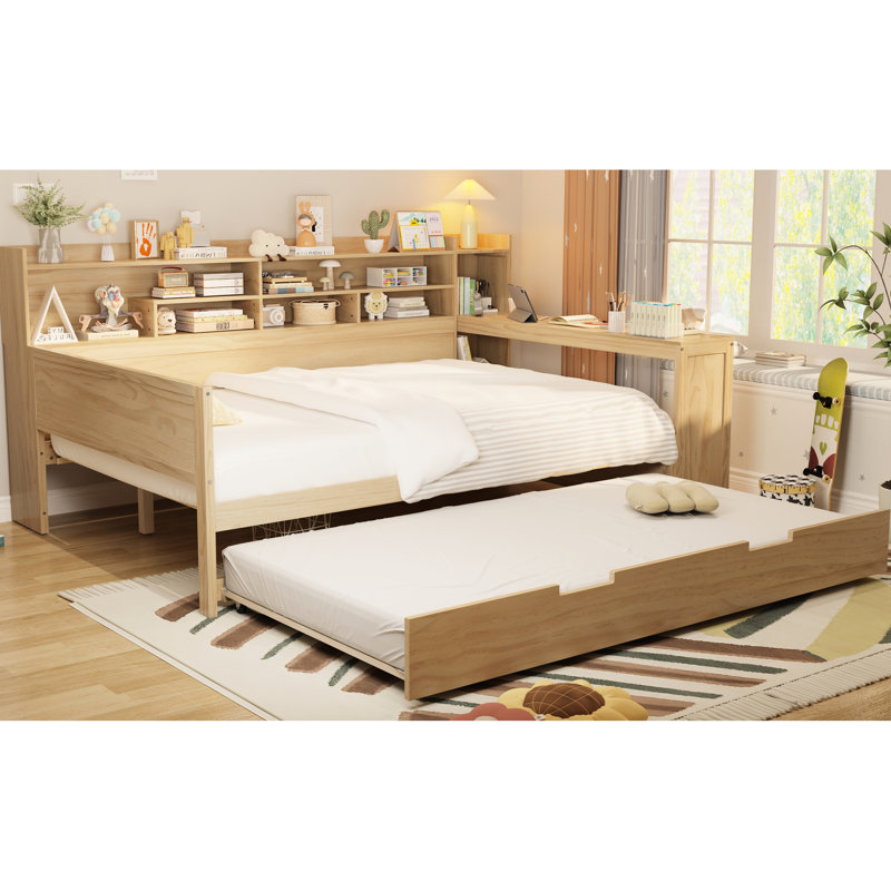 Lit de jour pleine grandeur en bois avec rangement polyvalent, lit gigogne simple et bureau d'étude fonctionnel dans des espaces de rangement efficaces de couleur naturelle, aspect pratique