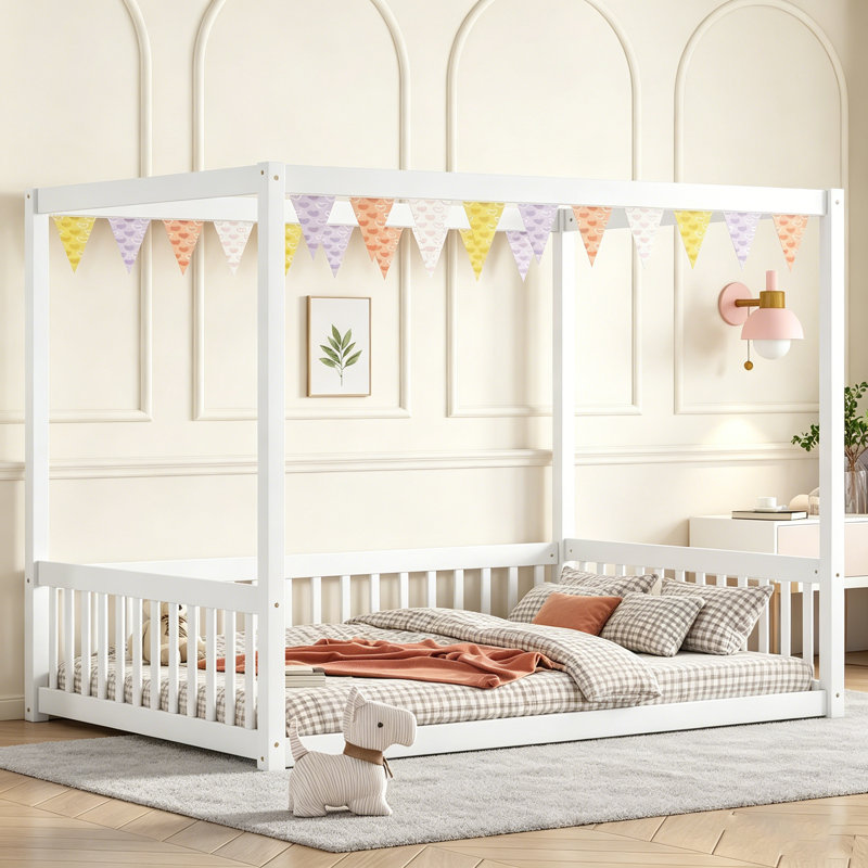 Lit double au sol en bois d'hévéa avec balustrades, idéal pour un sommeil sécuritaire et élégant, White